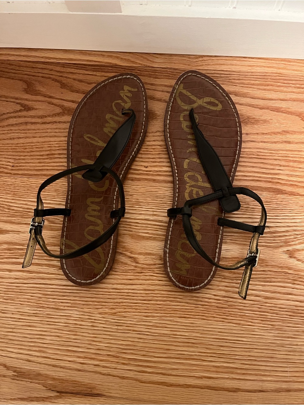 Sam Edelman GiGi Black Leather T-Strap Sandals with Gold Buckle Accents 9.5